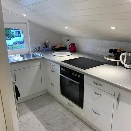 شقة Grosse Mit 2 Schlafzimmern In Koerbecke